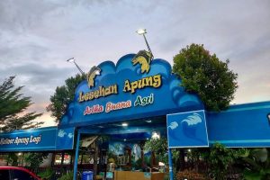 Menikmati Sensasi Kuliner Unik di Rumah Makan Apung
