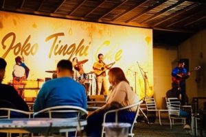 Nongkrong di Kampung Inggris Pare Sambil Karaoke Live Music? Ini Tempatnya!!